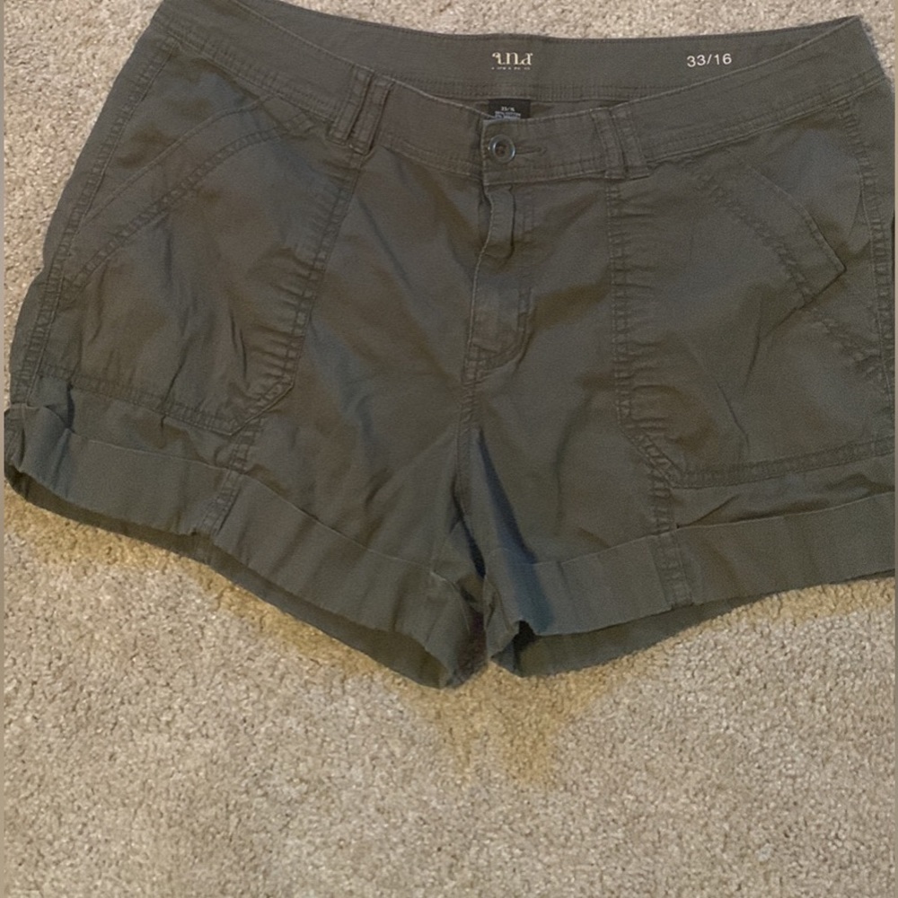 Women’s size 16 a.n.a shorts